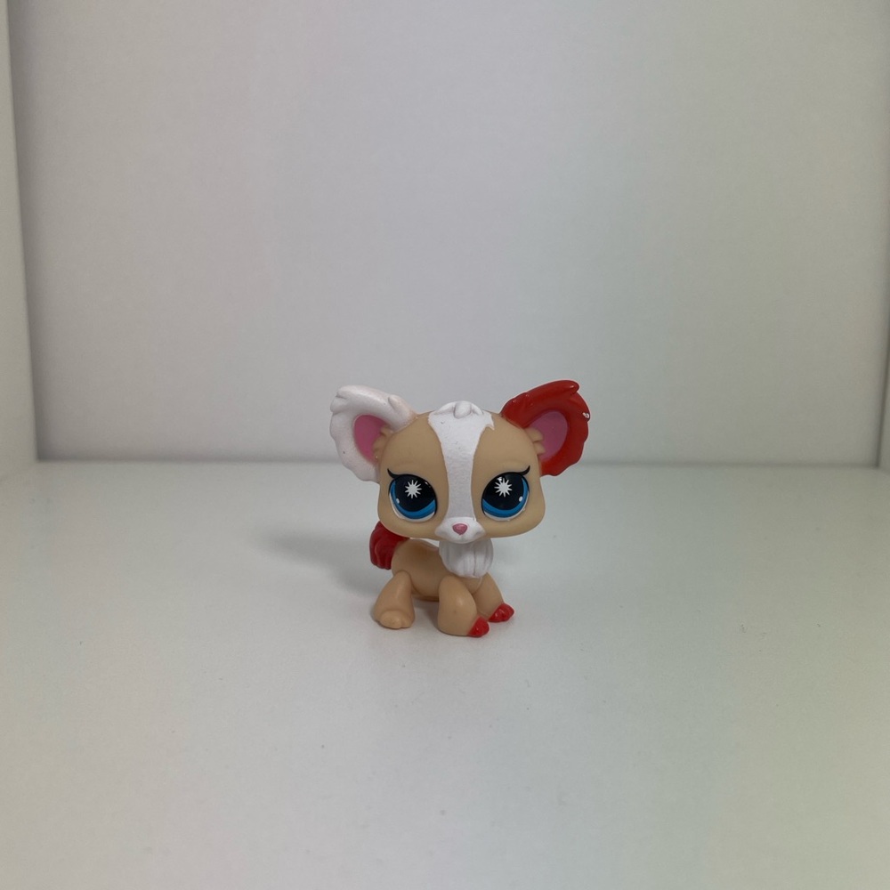 Littlest Pet Shop Tan and Red Pet Figurine